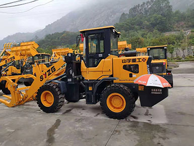 恭喜羅總喜提新車，山宇裝載機940走起，山宇重工，助您成功！